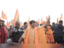 धीरेंद्र कृष्ण शास्त्री की यात्रा के दौरान बालकनी गिरी, आठ लोग घायल