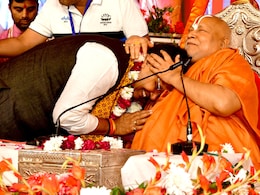 स्वामी रामभद्राचार्य से CM भजनलाल ने लिया आशीर्वाद, गलता पीठ की गद्दी को लेकर आचार्य ने की विशेष मांग स्वामी रामभद्राचार्य से CM भजनलाल ने लिया आशीर्वाद, गलता पीठ की गद्दी को लेकर आचार्य ने की विशेष मांग