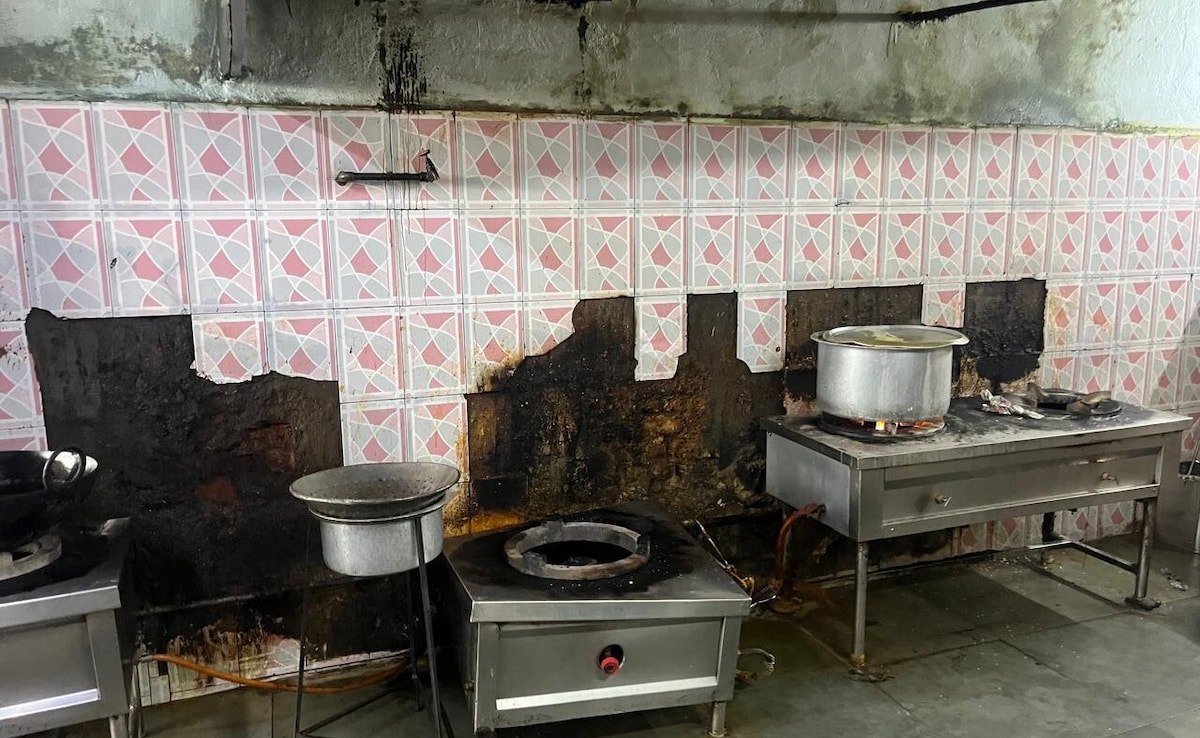 https://c.ndtvimg.com/2024-11/kaspa6m8_food-safety-inspections-conducted-in-santosh-nagar-in-hyderabad-multiple-violations-flagged_625x300_07_November_24.jpg?im=FaceCrop%2Calgorithm%3Ddnn%2Cwidth%3D1200%2Cheight%3D738