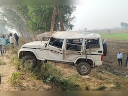 Road Accident: पुलिस की गाड़ी पलटी, महिला की स्कूटी को बचाने के प्रयास में हुआ हादसा Road Accident: पुलिस की गाड़ी पलटी, महिला की स्कूटी को बचाने के प्रयास में हुआ हादसा