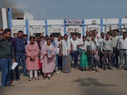 ‘महिलाओं के साथ दुर्व्यवहार करते हैं...’, बलरामपुर में स्वास्थ कर्मचारियों का BMO के खिलाफ फूटा गुस्सा, दी ये चेतावनी