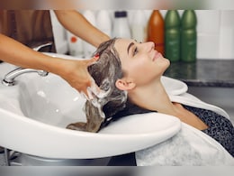 सर्दियों में बाल हो गए हैं रूखे और फ्रिजी, ये नेचुरल हेयर पैक बनाएंगा बालों को मुलायम और मजबूत