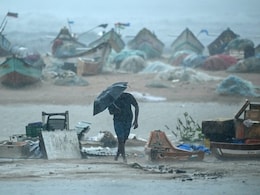भारी बारिश... तूफानी हवा... हाई अलर्ट, तमिलनाडु-पुडुचेरी के समुद्र तट पर पहुंचा चक्रवात 'फेंगल' भारी बारिश... तूफानी हवा... हाई अलर्ट, तमिलनाडु-पुडुचेरी के समुद्र तट पर पहुंचा चक्रवात 'फेंगल'