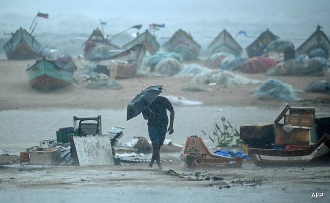 ચક્રવાત ફેંગલ લેન્ડફોલ કરે છે, 3 કલાકમાં તમિલનાડુના દરિયાકાંઠે પાર થવાની સંભાવના છે