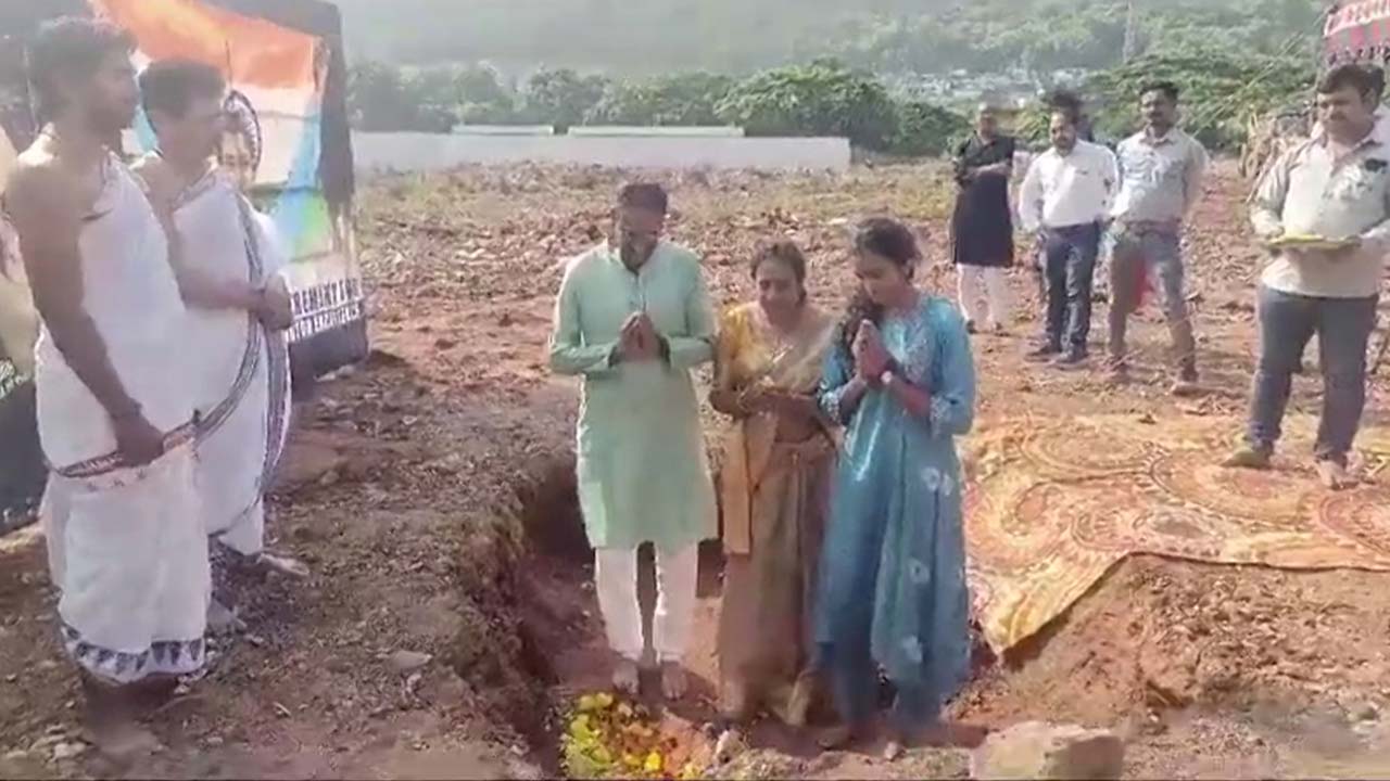 PV Sindhu Performs Bhumi Puja, Opens Center For Badminton And Sports Excellence