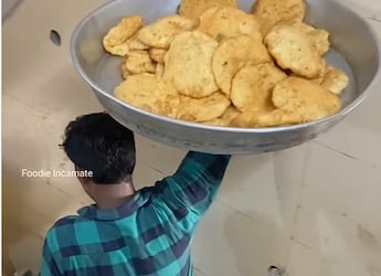 Viral Video Shows How Chole Bhature Are Made In Delhi's Famous 60-Year-Old Shop Viral Video Shows How Chole Bhature Are Made In Delhi's Famous 60-Year-Old Shop