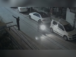 15 करोड़ की रंगदारी के लिए दिल्ली में हुई फायरिंग का CCTV फुटेज आया सामने, देखें VIDEO