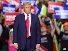 Behind-The-Scenes Video Reveals How Donald Trump Composes His Social Media Posts