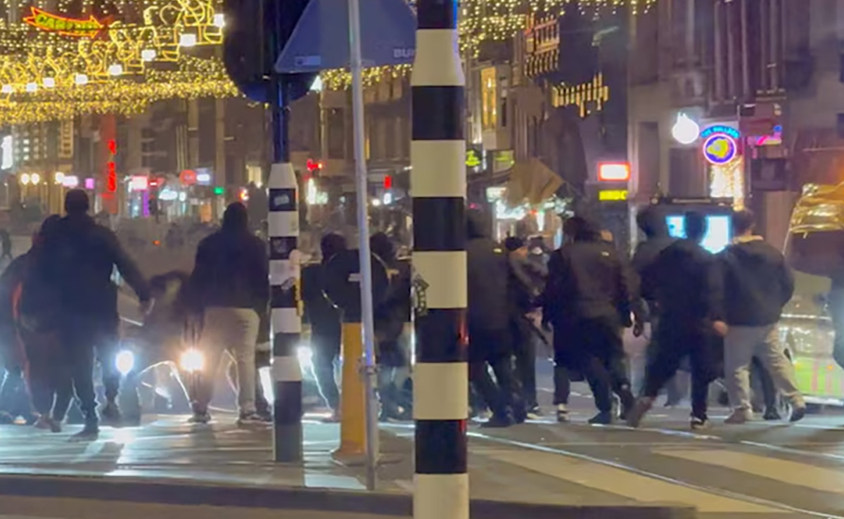 नीदरलैंड में इजरायली फुटबॉल फैंस को फिलिस्तीनी समर्थकों ने दौड़ा-दौड़ा कर पीटा, नेतन्याहू ने दे दिया ये ऑर्डर