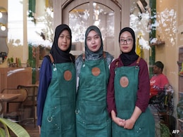 Woman-Owned Cafe In Indonesia's Ultra-Conservative Sharia Stronghold Shakes Stigma Woman-Owned Cafe In Indonesia's Ultra-Conservative Sharia Stronghold Shakes Stigma