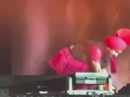 गाते गाते स्टेज पर गिरे दिलजीत दोसांझ, तेल की वजह से हुआ हादसा लेकिन ये आया कहां से ?