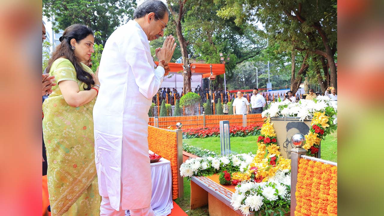 Uddhav Thackeray, Wife Pay Tribute To Balasaheb Thackeray On His Death Anniversary