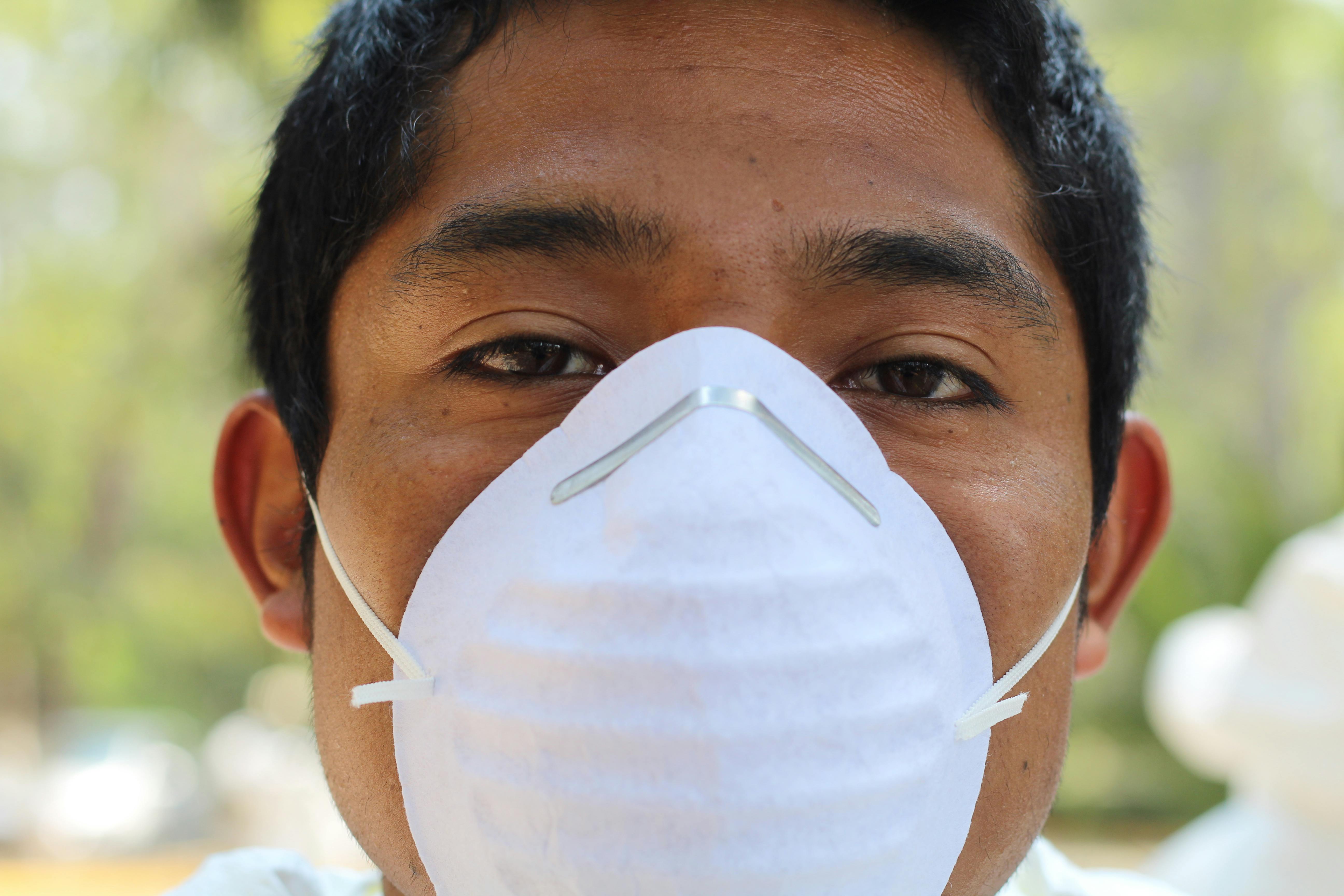 Delhi AQI: दिल्ली की जहरीली हवा से बचने के लिए लगाएं कौन सा मास्क, देखें कौन सा है सबसे असरदार