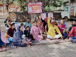 Bundi gurukul fire: तलवास अग्निकांड के पीड़ित परिजनों को 45 दिन बाद भी नहीं मिला न्याय, प्रशासन को दी आत्मदाह की चेतावनी Bundi gurukul fire: तलवास अग्निकांड के पीड़ित परिजनों को 45 दिन बाद भी नहीं मिला न्याय, प्रशासन को दी आत्मदाह की चेतावनी