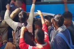 Massive Crowd of Army Aspirants Causes Chaos in Pithoragarh During Recruitment Drive Massive Crowd of Army Aspirants Causes Chaos in Pithoragarh During Recruitment Drive
