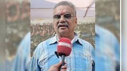 35 वर्ष जुना शर्ट घालून हितेंद्र ठाकूर यांनी केलं मतदान, काय आहे कारण?