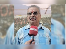 35 वर्ष जुना शर्ट घालून हितेंद्र ठाकूर यांनी केलं मतदान, काय आहे कारण?