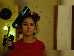कश्मीर में शहीद जवान की पत्नी के 'हेयर ड्रायर' ब्लास्ट से उड़ गए दोनों हाथ, हैरान कर रहा मामला कश्मीर में शहीद जवान की पत्नी के 'हेयर ड्रायर' ब्लास्ट से उड़ गए दोनों हाथ, हैरान कर रहा मामला