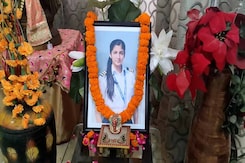 Mumbai Pilot Video-Called Boyfriend Before Suicide, Cops Recovering Deleted Chats Mumbai Pilot Video-Called Boyfriend Before Suicide, Cops Recovering Deleted Chats