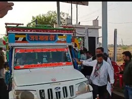 सड़क खराब तो क्यों दें टोल ? कांग्रेस के मुद्दा उठाते ही बिना टोल टैक्स दिए गुजरी गाड़ियां
