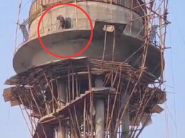 13 घंटे से 7 साल के बच्चे के साथ टंकी पर चढ़ा परिवार, बोले- 'फैसला ऑन द स्पॉट करो तभी उतरेंगे'