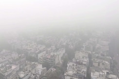 Delhi Engulfed In Blanket Of Smog For 2nd Consecutive Day, AQI At 432 Delhi Engulfed In Blanket Of Smog For 2nd Consecutive Day, AQI At 432