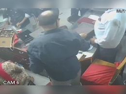 समस्तीपुर में आभूषण की दुकान पर बड़ी लूट, सीसीटीवी में कैद हुई घटना, SIT टीम कर रही जांच समस्तीपुर में आभूषण की दुकान पर बड़ी लूट, सीसीटीवी में कैद हुई घटना, SIT टीम कर रही जांच