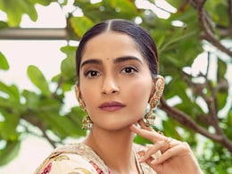 चेहरे पर थे बाल और बढ़ा हुआ था वजन, इस बीमारी की वजह से सोनम कपूर को सुनने पड़े कई ताने चेहरे पर थे बाल और बढ़ा हुआ था वजन, इस बीमारी की वजह से सोनम कपूर को सुनने पड़े कई ताने