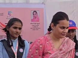 Tina Dabi: 'बड़े होकर क्या बनना चाहती हो?' बच्ची का जवाब सुनकर IAS टीना डाबी भी हो गईं खुश