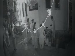 VIDEO : चुनाव प्रचार करते वक्त गटर में गिरी महिला, सीसीटीवी में कैद हुई घटना