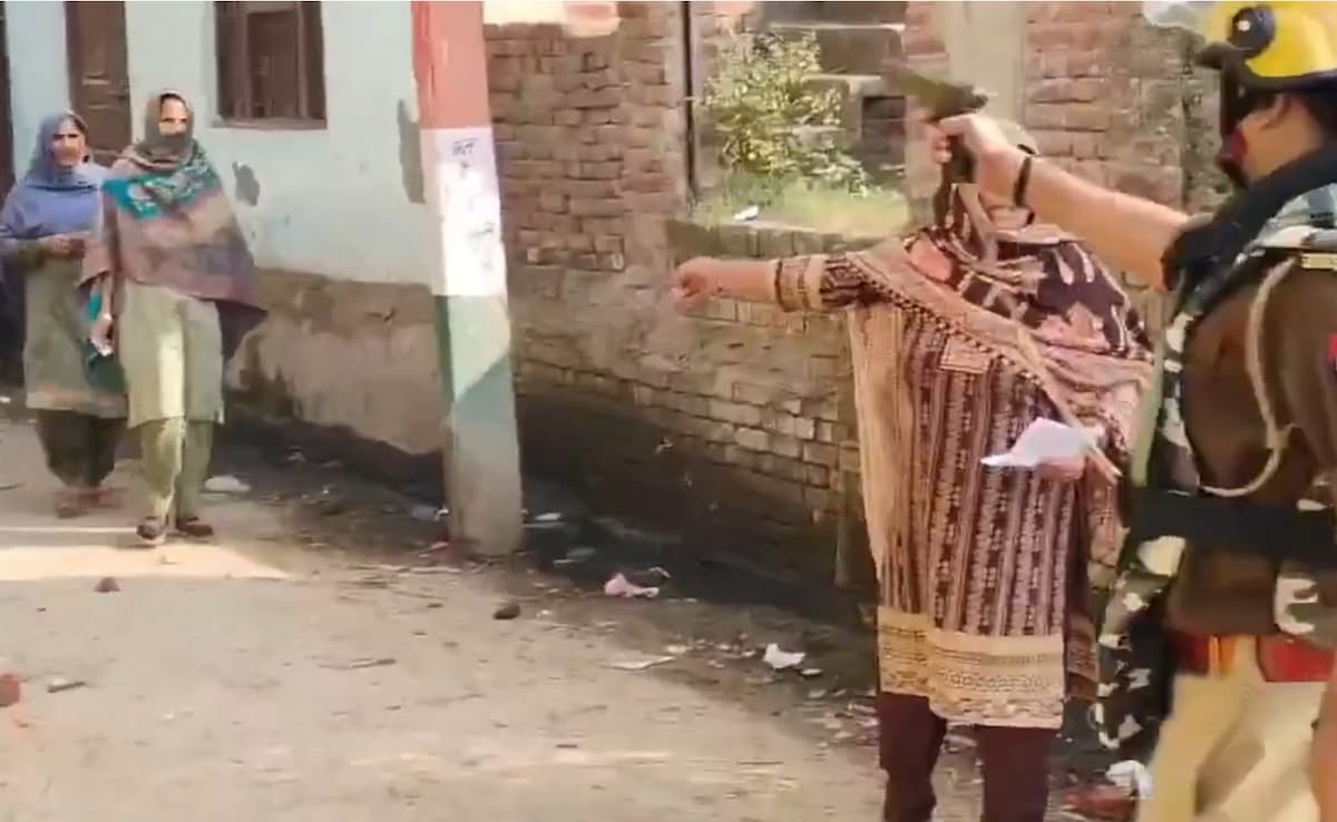 "We Have Orders": Akhilesh Yadav Shares Clip Of UP Cop, Revolver In Hand