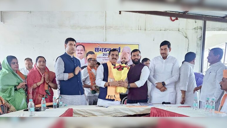 मध्य प्रदेश बीजेपी में पहली बार बनाया गया व्हाट्सऐप प्रमुख, मिली ये जिम्मेदारियां