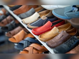 मतदानकेंद्राच्या 200 मीटर अंतरावर चप्पल घालण्यास बंदी घाला; उमेदवाराच्या मागणीची मतदारसंघात चर्चा  