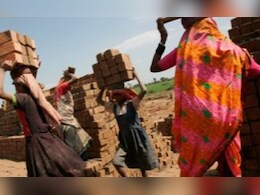 CG: नक्सल इलाके की युवतियां तमिलनाडु में बंधक! मचा हड़कंप, छुड़ाने जाएगी प्रशासन की टीम