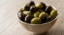 5 Healthy Reasons Why You Shouldn't Pick Olives Out Of Your Pasta, Pizza