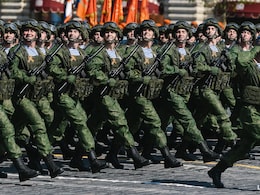 Russian Soldier : रशियन सैनिक झाले नरभक्षी, सहकाऱ्यांना ठार मारुन खातात! धक्कादायक दाव्यानं खळबळ Russian Soldier : रशियन सैनिक झाले नरभक्षी, सहकाऱ्यांना ठार मारुन खातात! धक्कादायक दाव्यानं खळबळ