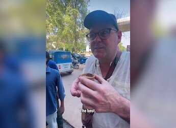 Viral Video Shows Australian Dad In Love With Masala Chai In India, Wins Hearts Online Viral Video Shows Australian Dad In Love With Masala Chai In India, Wins Hearts Online