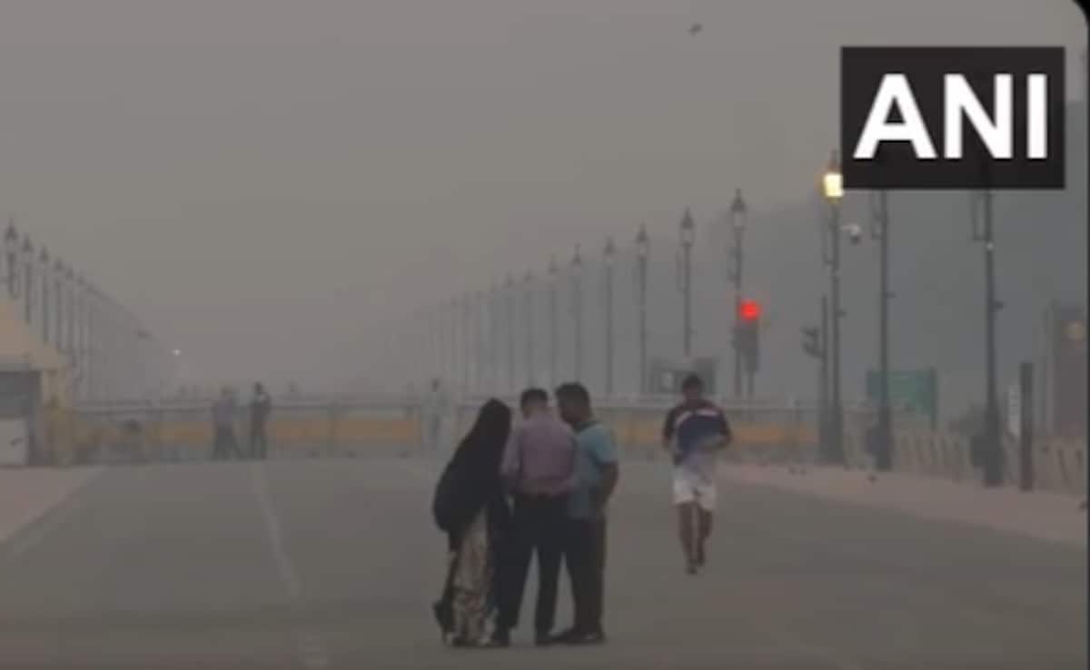 Delhi's Air Quality Worsens, Crosses 'Severe' Mark In Multiple Areas Delhi's Air Quality Worsens, Crosses 'Severe' Mark In Multiple Areas