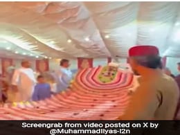 Viral: Pak Groom Flaunts 35-Foot Wedding Garland As Gift From Brother Viral: Pak Groom Flaunts 35-Foot Wedding Garland As Gift From Brother