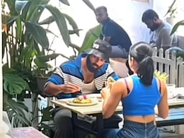 Vijay Deverakonda And Rashmika Mandanna Spotted On A Lunch Date, Leaked Photos Go Viral Vijay Deverakonda And Rashmika Mandanna Spotted On A Lunch Date, Leaked Photos Go Viral