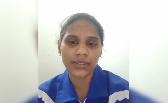 Andhra Maid Alleges Torture In Kuwait 'They're Trying To Kill Me': Andhra Maid Alleges Torture In Kuwait