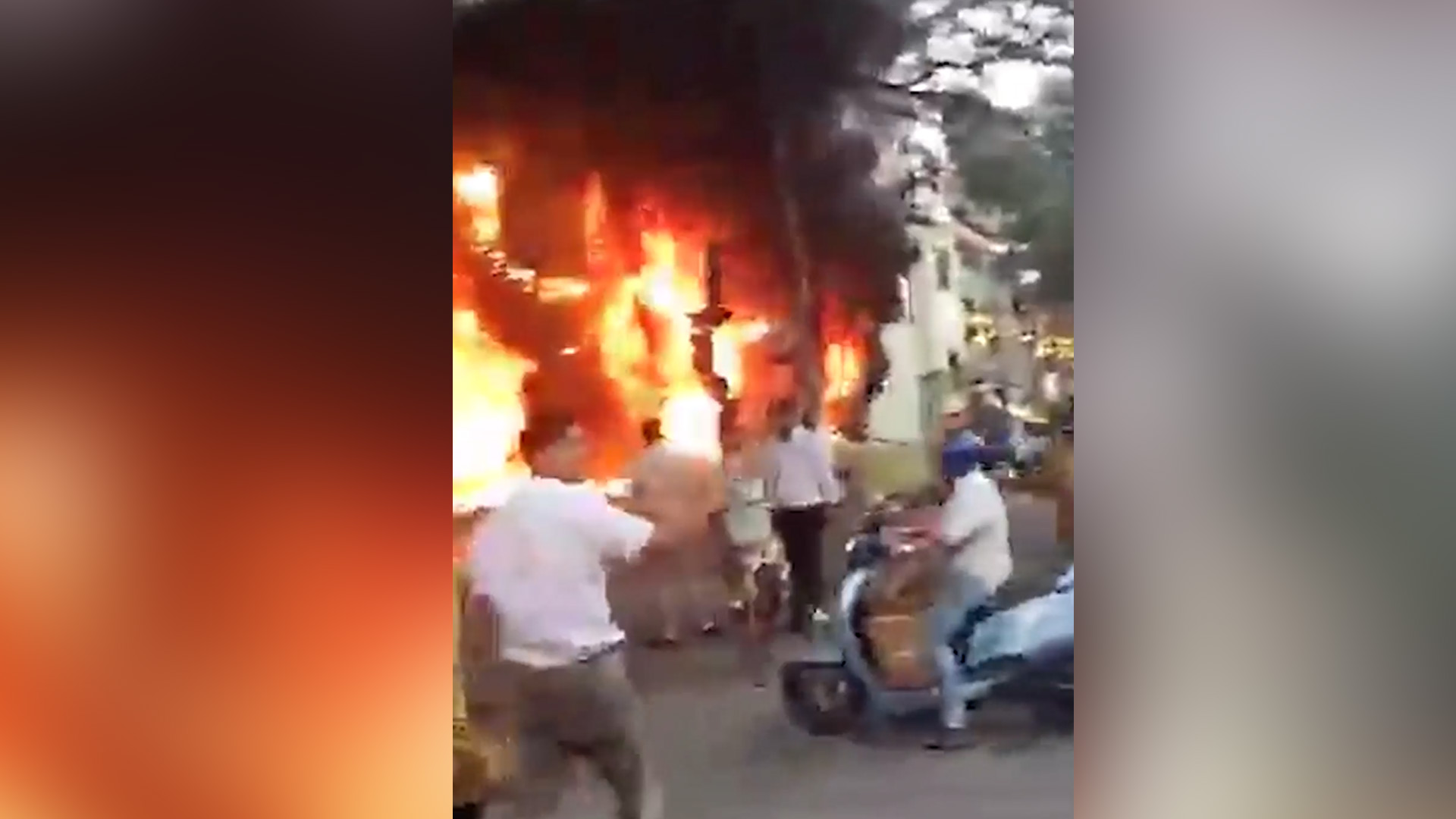 Bengaluru News | Fire At Bengaluru EV Showroom Kills One Woman