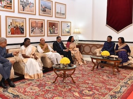 राष्ट्रपति मुर्मू ने नवनियुक्त प्रधान न्यायाधीश संजीव खन्ना के सम्मान में रात्रिभोज का आयोजन किया राष्ट्रपति मुर्मू ने नवनियुक्त प्रधान न्यायाधीश संजीव खन्ना के सम्मान में रात्रिभोज का आयोजन किया