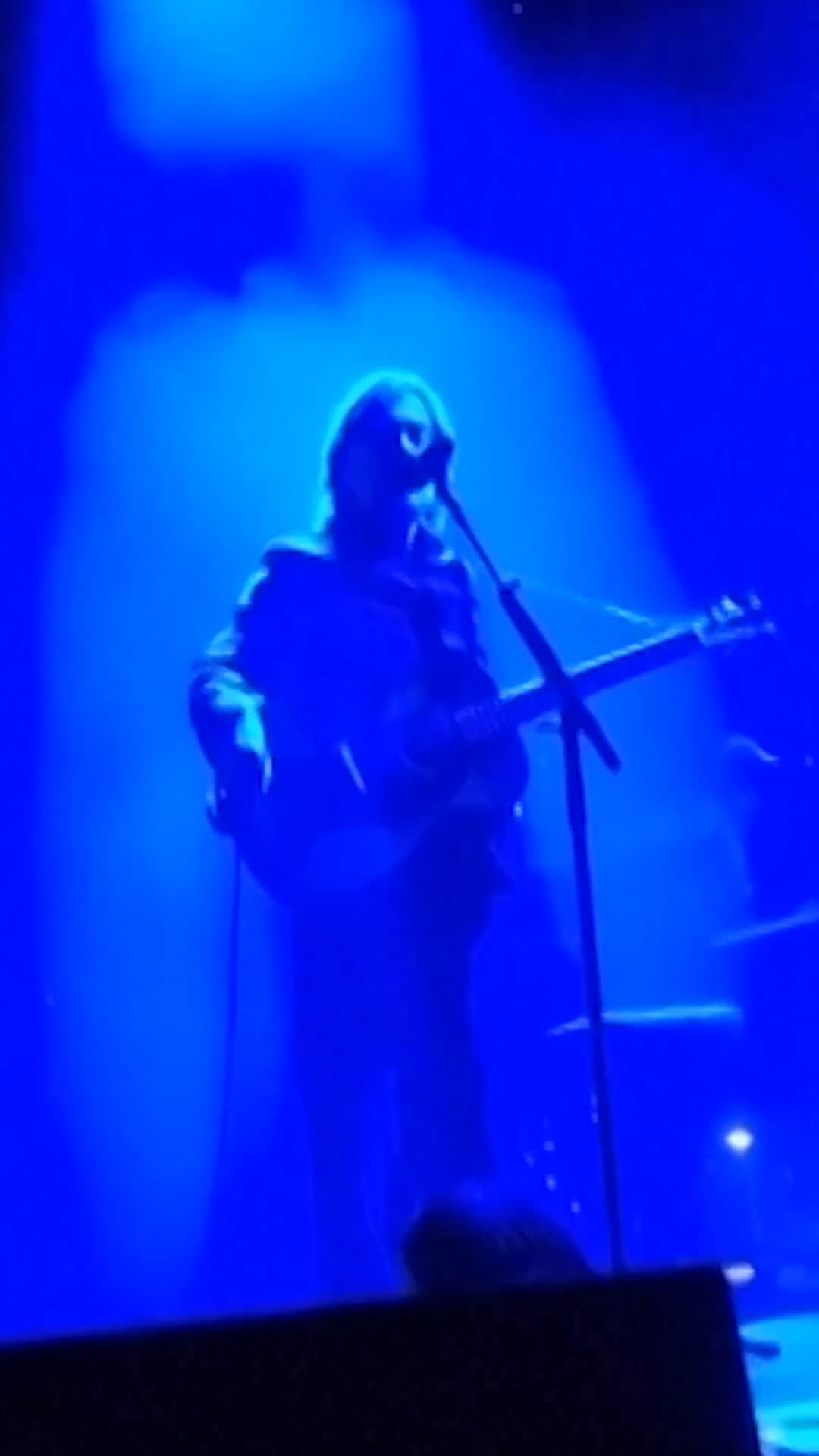 Thom Yorke Walks Off Stage, After Challenging Heckler Shouting About(02)