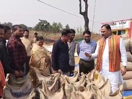 Dhan Kharidi Politics: मनेन्द्रगढ़ में धान खरीदी को लेकर सियासत हुई तेज, आमने-सामने आए भाजपा और कांग्रेस के नेता Dhan Kharidi Politics: मनेन्द्रगढ़ में धान खरीदी को लेकर सियासत हुई तेज, आमने-सामने आए भाजपा और कांग्रेस के नेता