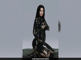 Megan Fox Announces Pregnancy With Fiance Machine Gun Kelly A Year After Miscarriage: "Welcome Back Baby" Megan Fox Announces Pregnancy With Fiance Machine Gun Kelly A Year After Miscarriage: "Welcome Back Baby"