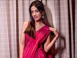 Amrita Rao Celebrates 25 Years In The Entertainment Industry, Cuts Beautiful Cake. Watch Amrita Rao Celebrates 25 Years In The Entertainment Industry, Cuts Beautiful Cake. Watch