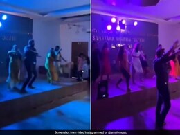 स्टूडेंट्स कर रहे थे डांस, तभी स्टेज पर पहुंचकर HOD साहब ने किया कुछ ऐसा, देखकर झूम उठी पब्लिक स्टूडेंट्स कर रहे थे डांस, तभी स्टेज पर पहुंचकर HOD साहब ने किया कुछ ऐसा, देखकर झूम उठी पब्लिक