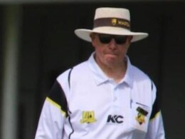 Umpire Injured: करारा स्ट्रे़ट ड्राइव और बुरी तरह बिगड़ गया अंपायर का चेहरा, तस्वीरें हुई वायरल