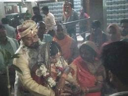 49 के नेताजी और 31 की दुल्हनिया, जानें छोटी लड़की से शादी रचाकर चर्चा में क्यों हैं पूर्व JDU विधायक 49 के नेताजी और 31 की दुल्हनिया, जानें छोटी लड़की से शादी रचाकर चर्चा में क्यों हैं पूर्व JDU विधायक